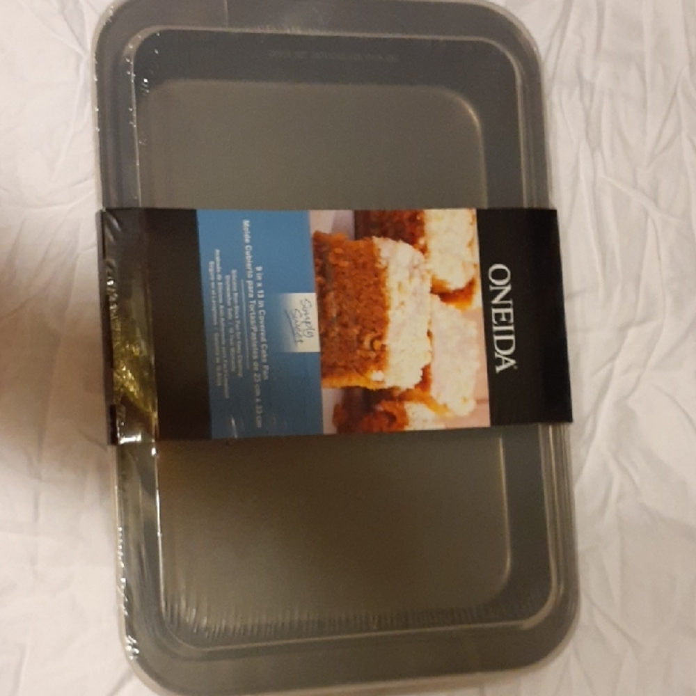 Oneida Covered Cake Pan.